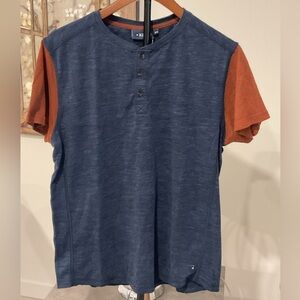 Like New KOLBY  2 tone shirt with 3 Buttons